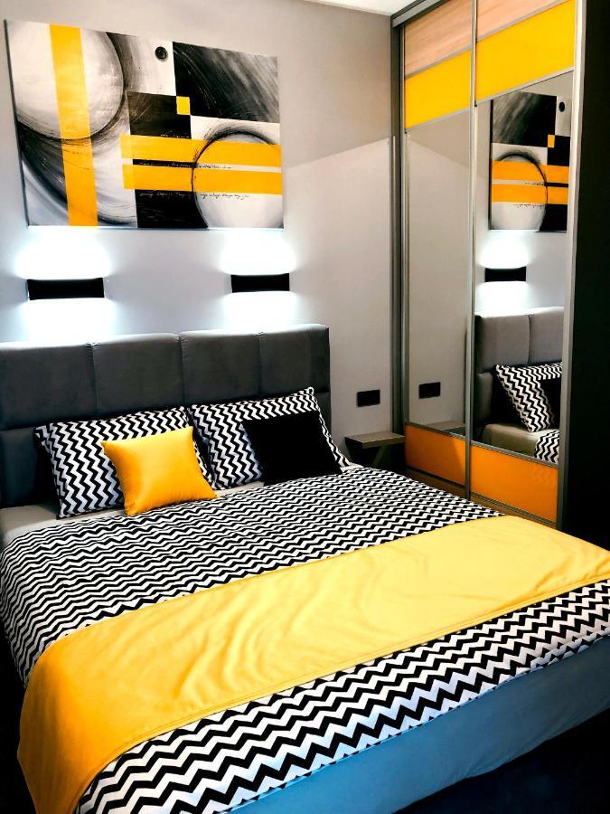Apartment Elegance Yellow W Nautica *