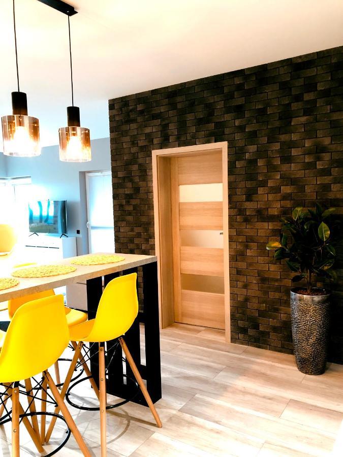 Elegance Yellow W Nautica Apartment Gizycko