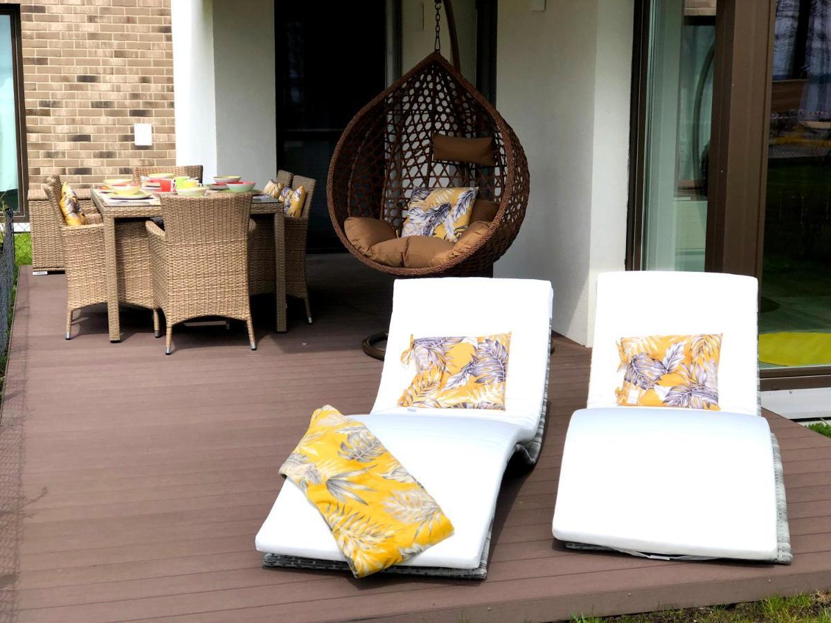 Apartment Elegance Yellow W Nautica
