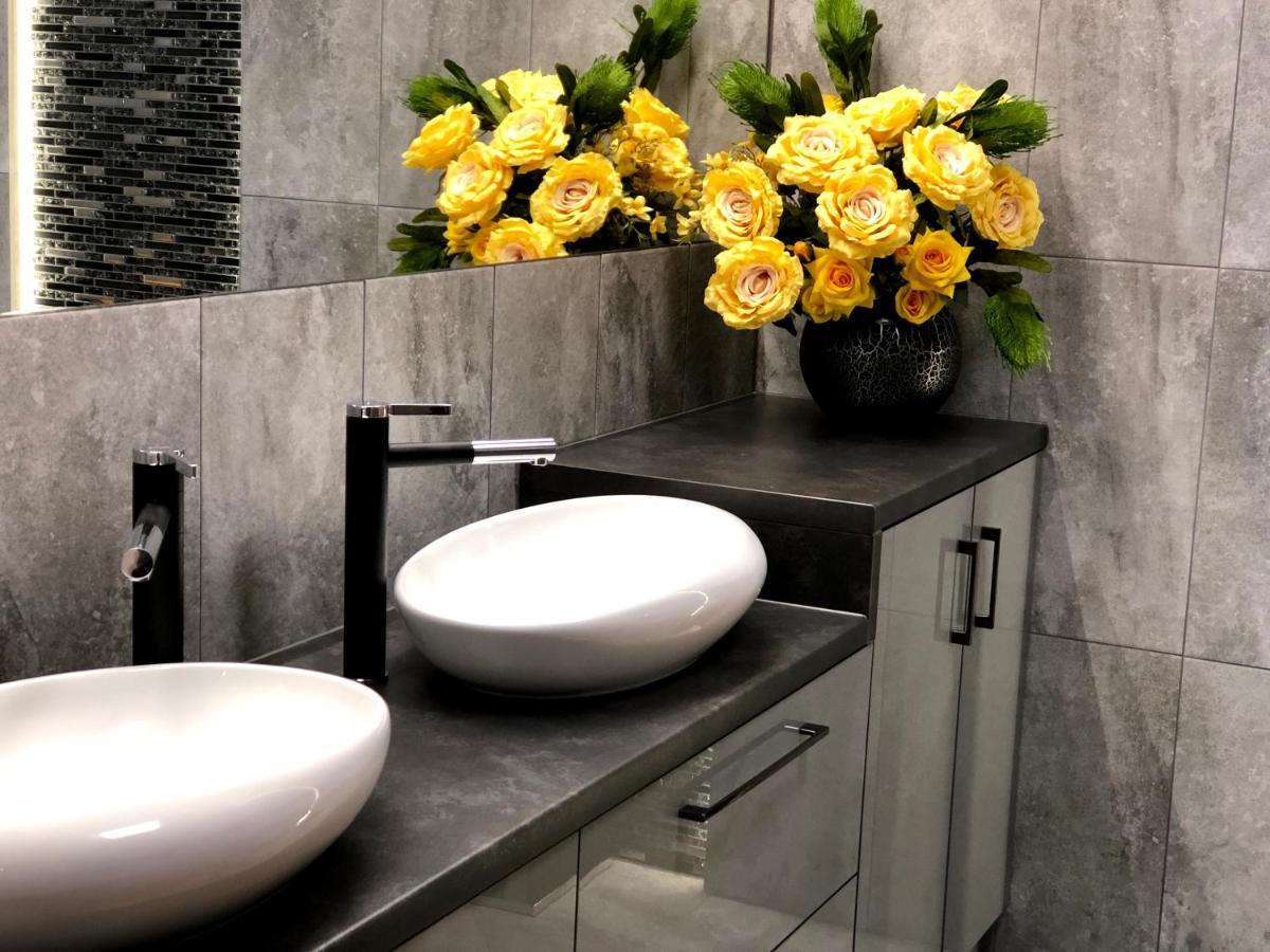 Apartment Elegance Yellow W Nautica