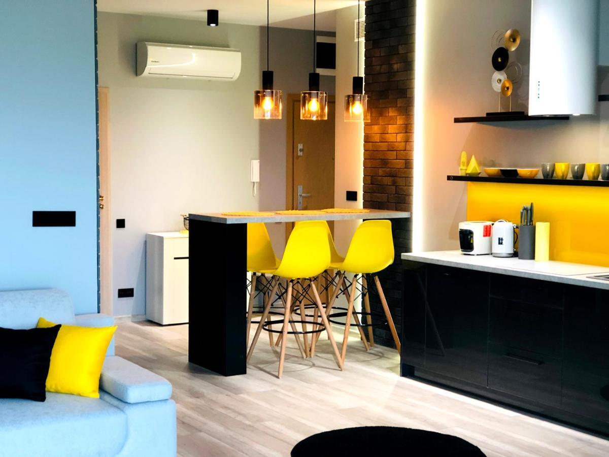 Apartment Elegance Yellow W Nautica *